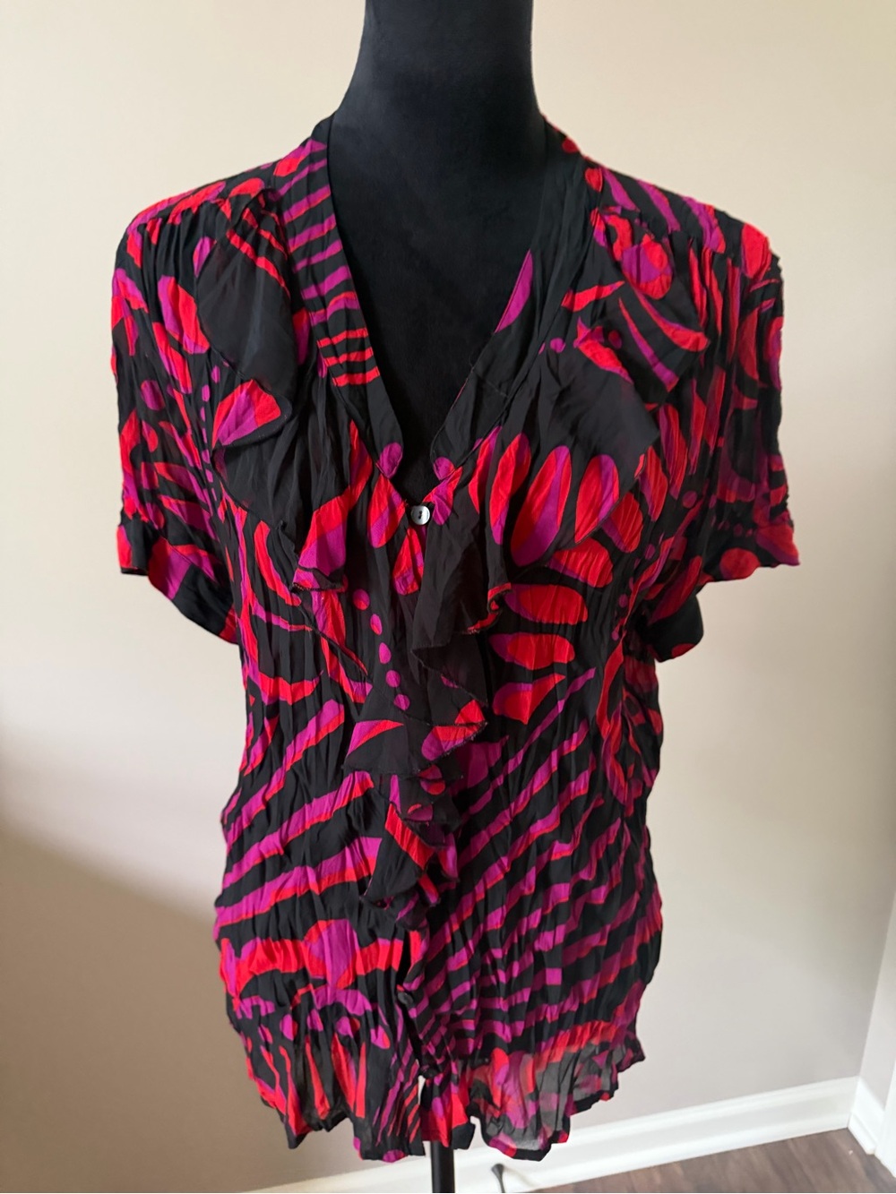 Violet & Claire Black Floral-Print Ruffle V-Neck Crinkled Blouse XL